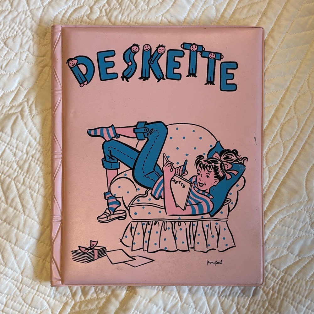 Pink vintage Deskette folder